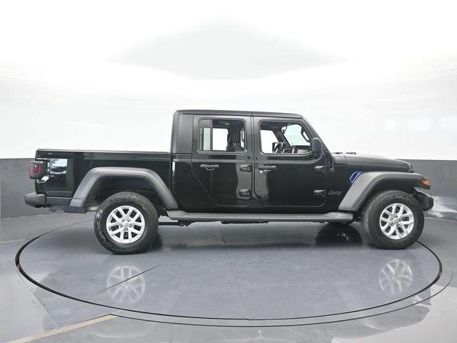 Photo of 2023 Black Clearcoat Jeep Gladiator