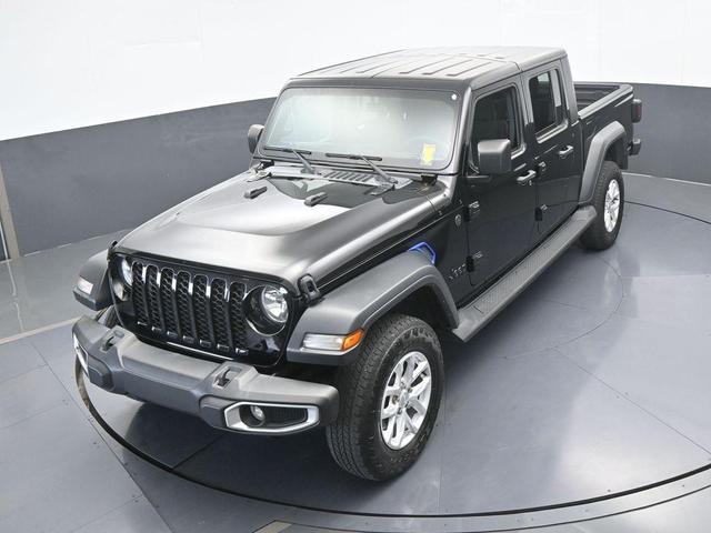 Photo of 2023 Black Clearcoat Jeep Gladiator