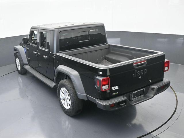 Photo of 2023 Black Clearcoat Jeep Gladiator
