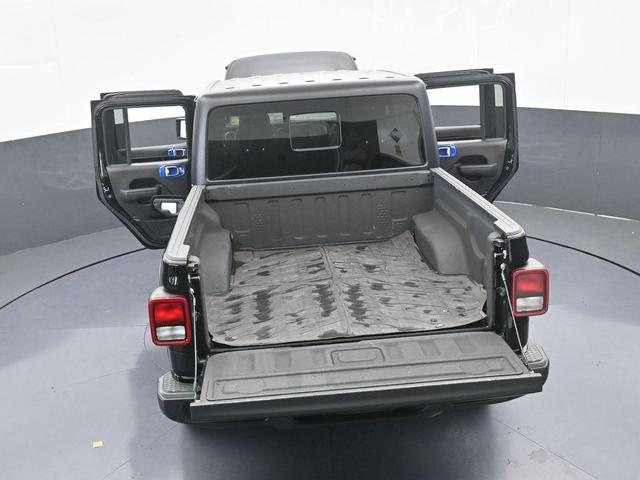 Photo of 2023 Black Clearcoat Jeep Gladiator