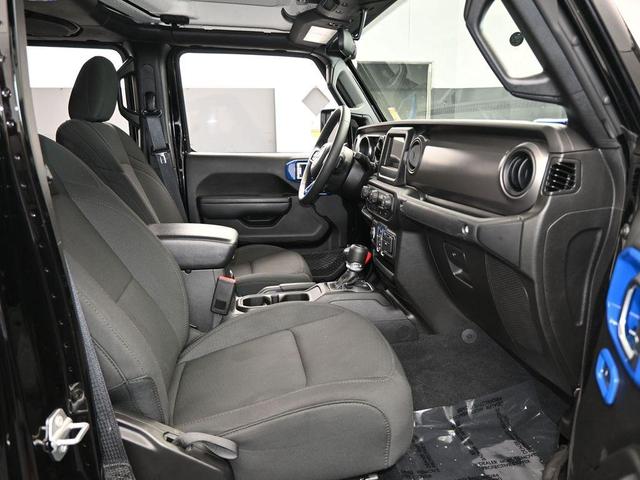 Photo of 2023 Black Clearcoat Jeep Gladiator