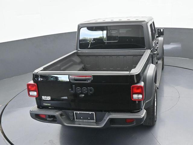 Photo of 2023 Black Clearcoat Jeep Gladiator