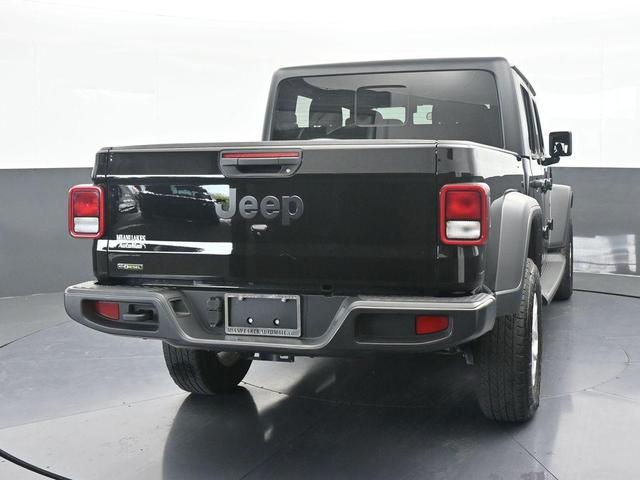 Photo of 2023 Black Clearcoat Jeep Gladiator