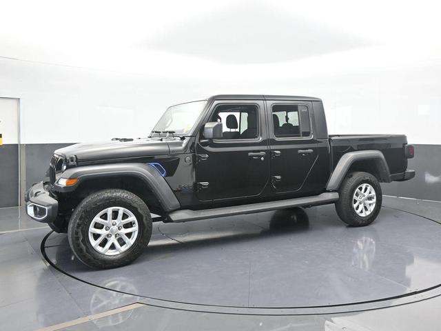 Photo of 2023 Black Clearcoat Jeep Gladiator
