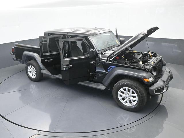 Photo of 2023 Black Clearcoat Jeep Gladiator