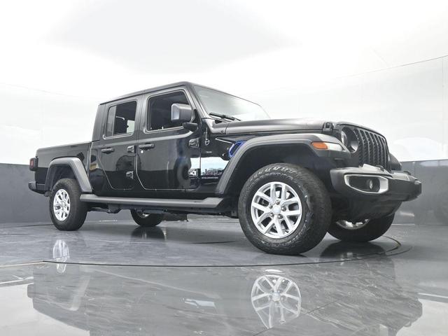 Photo of 2023 Black Clearcoat Jeep Gladiator