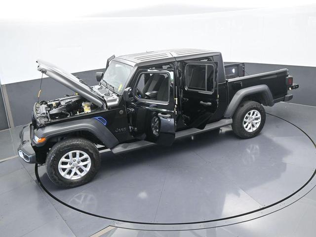 Photo of 2023 Black Clearcoat Jeep Gladiator
