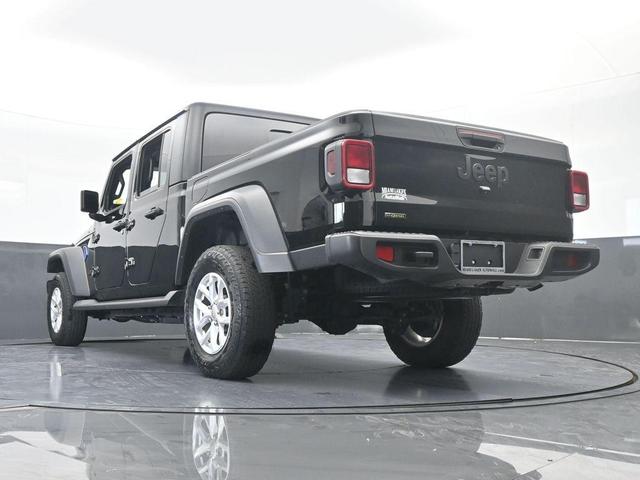 Photo of 2023 Black Clearcoat Jeep Gladiator