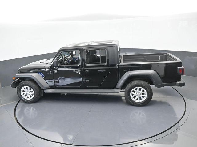 Photo of 2023 Black Clearcoat Jeep Gladiator