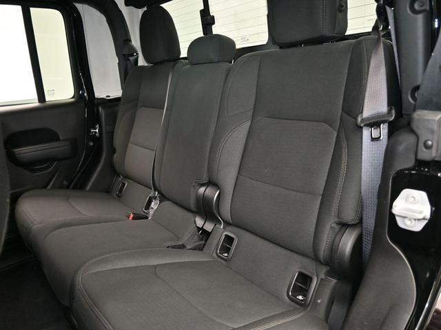 Photo of 2023 Black Clearcoat Jeep Gladiator