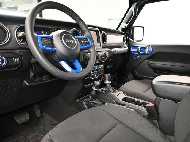 Photo of 2023 Black Clearcoat Jeep Gladiator