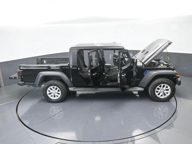 Photo of 2023 Black Clearcoat Jeep Gladiator