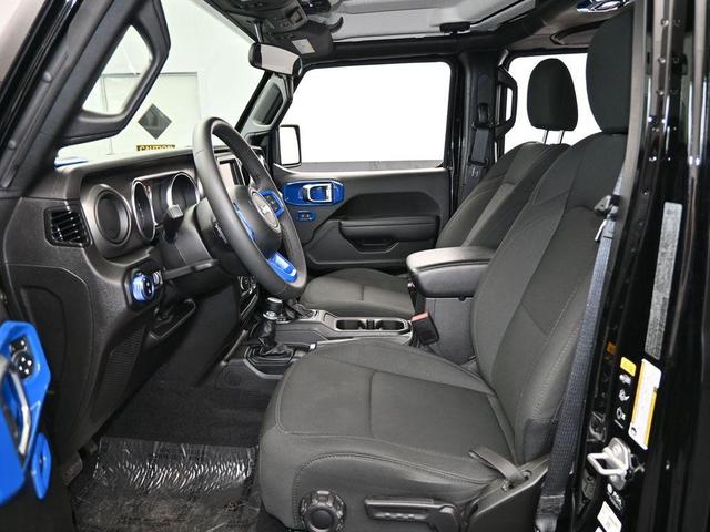 Photo of 2023 Black Clearcoat Jeep Gladiator