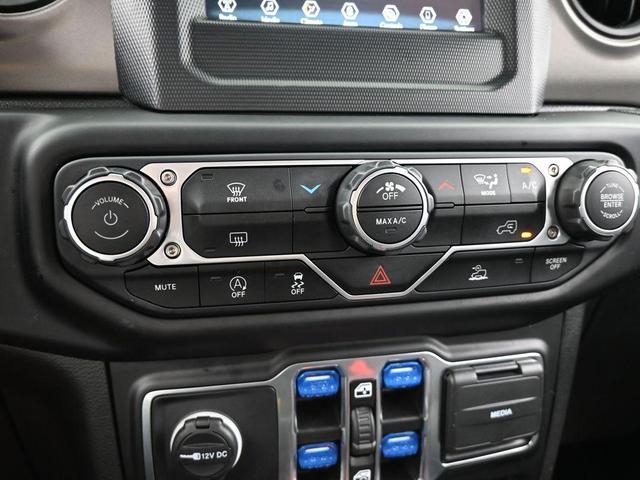 Photo of 2023 Black Clearcoat Jeep Gladiator
