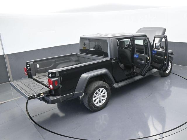 Photo of 2023 Black Clearcoat Jeep Gladiator