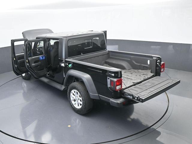 Photo of 2023 Black Clearcoat Jeep Gladiator