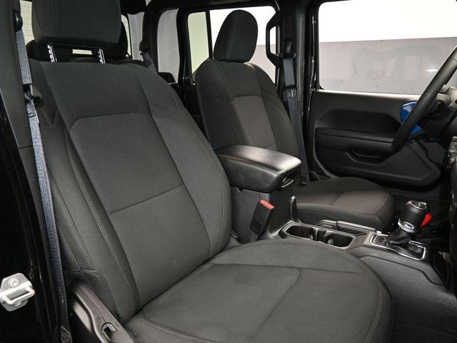 Photo of 2023 Black Clearcoat Jeep Gladiator