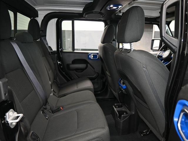Photo of 2023 Black Clearcoat Jeep Gladiator
