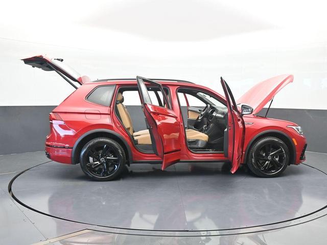 Photo of 2024 Kings Red Volkswagen Tiguan