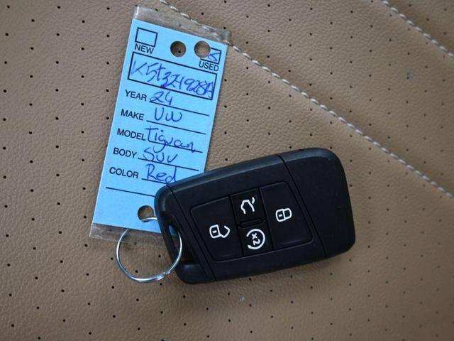 Photo of 2024 Kings Red Volkswagen Tiguan