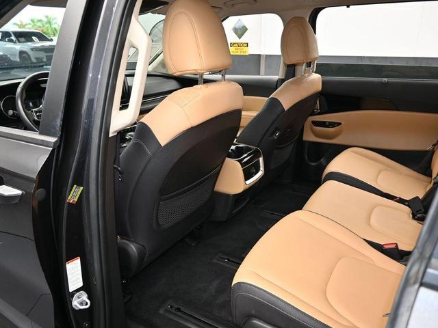 Photo of 2024 Metal Kia Carnival