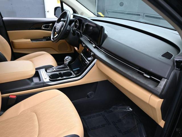 Photo of 2024 Metal Kia Carnival