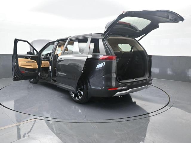 Photo of 2024 Metal Kia Carnival