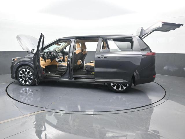 Photo of 2024 Metal Kia Carnival