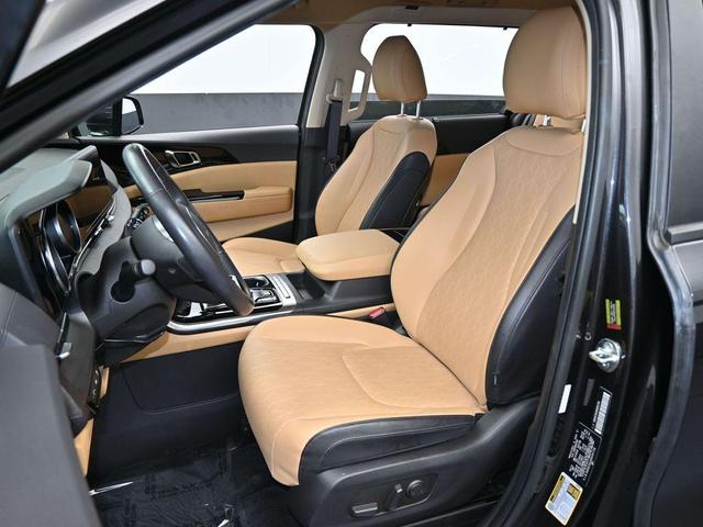 Photo of 2024 Metal Kia Carnival