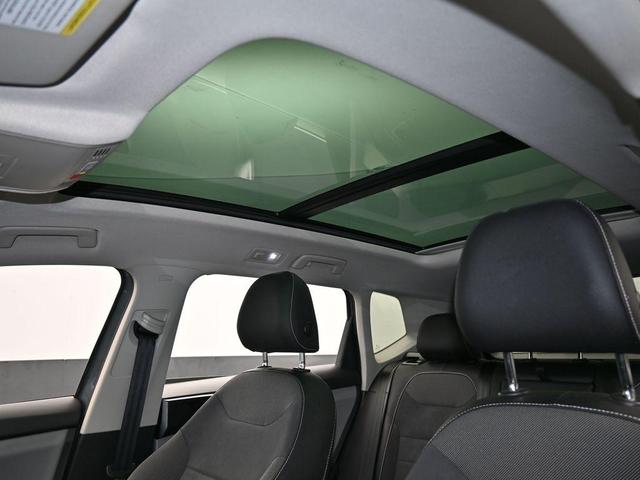 Photo of 2024 Metal Kia Carnival