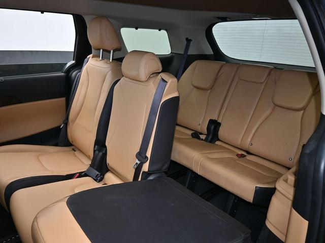 Photo of 2024 Metal Kia Carnival