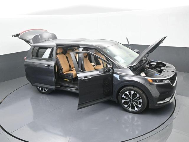 Photo of 2024 Metal Kia Carnival