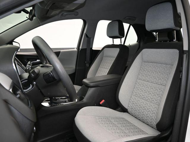 Photo of 2023 Summit White Chevrolet Equinox
