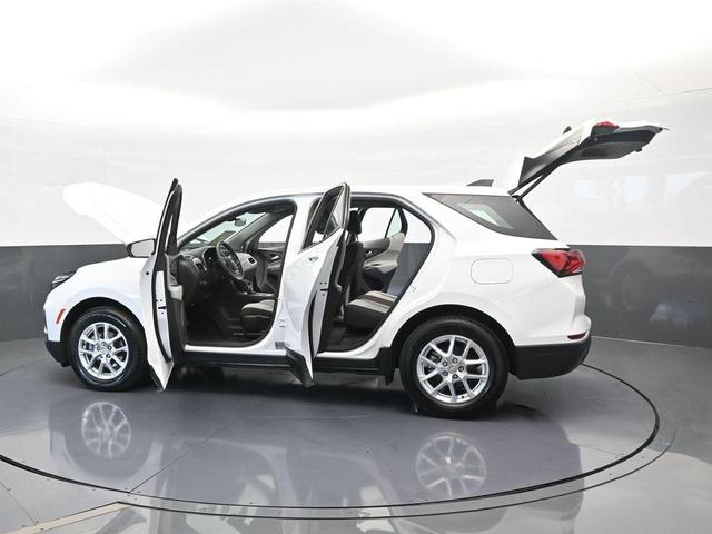 Photo of 2023 Summit White Chevrolet Equinox