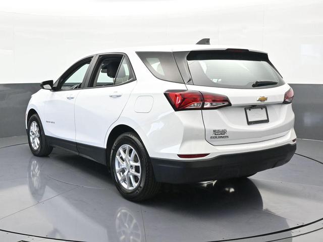 Photo of 2023 Summit White Chevrolet Equinox