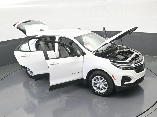 Photo of 2023 Summit White Chevrolet Equinox