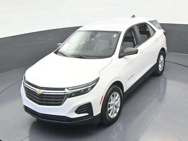 Photo of 2023 Summit White Chevrolet Equinox