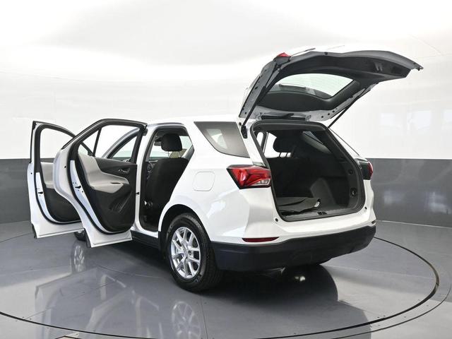Photo of 2023 Summit White Chevrolet Equinox