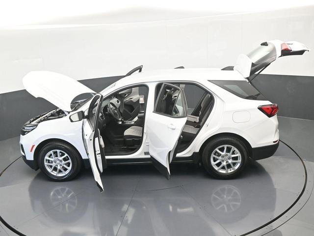 Photo of 2023 Summit White Chevrolet Equinox