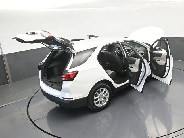 Photo of 2023 Summit White Chevrolet Equinox