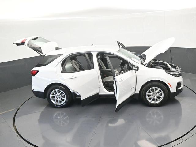 Photo of 2023 Summit White Chevrolet Equinox