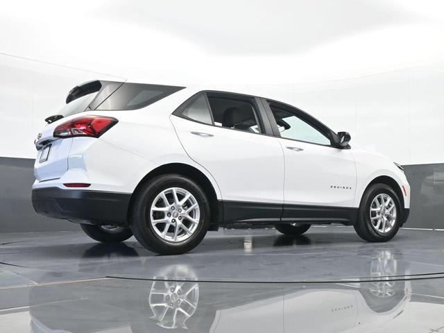 Photo of 2023 Summit White Chevrolet Equinox