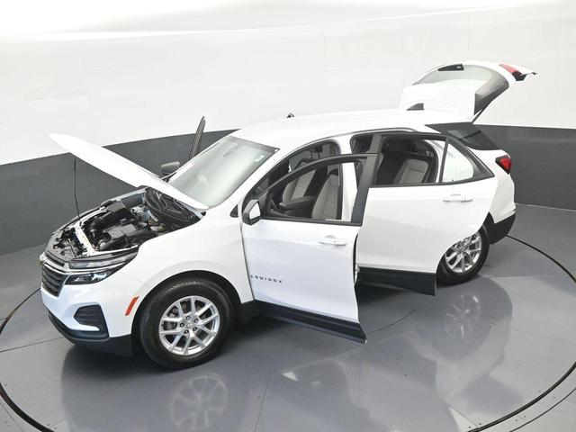 Photo of 2023 Summit White Chevrolet Equinox