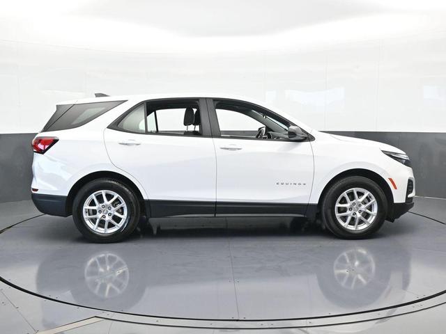 Photo of 2023 Summit White Chevrolet Equinox