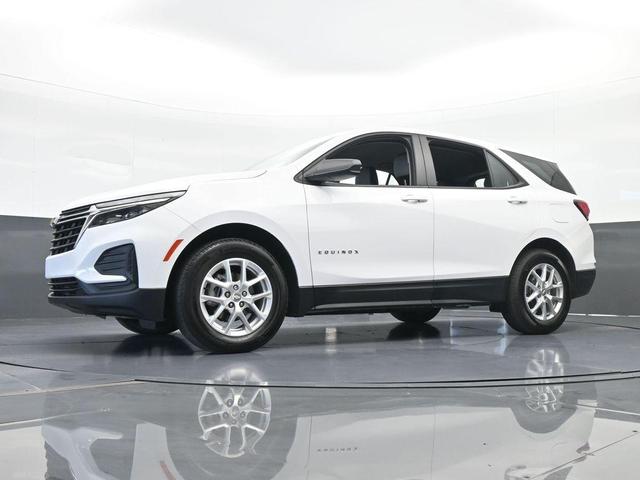 Photo of 2023 Summit White Chevrolet Equinox