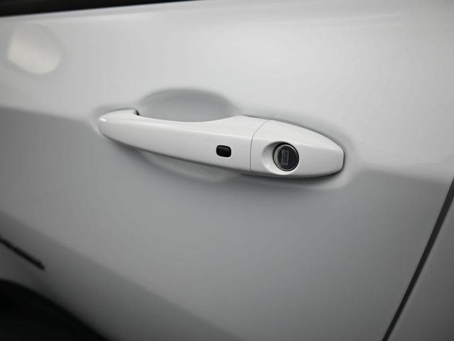 Photo of 2025 Bright White Clearcoat Jeep Compass