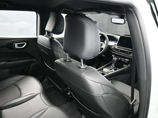 Photo of 2025 Bright White Clearcoat Jeep Compass