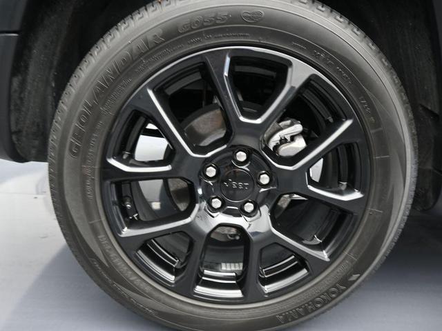 Photo of 2025 Bright White Clearcoat Jeep Compass