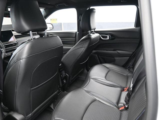 Photo of 2025 Bright White Clearcoat Jeep Compass
