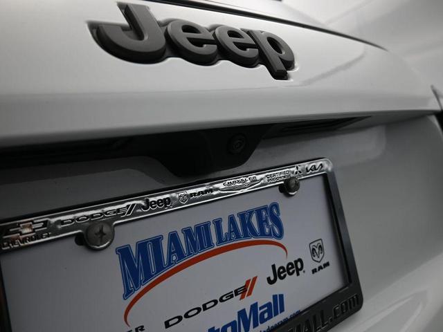 Photo of 2025 Bright White Clearcoat Jeep Compass